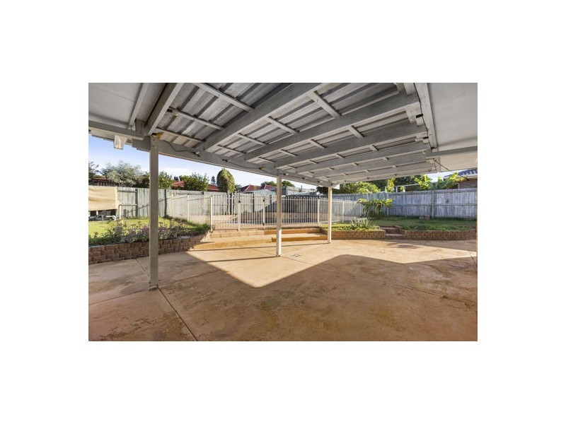 27 Bottlebrush Drive, Regents Park QLD 4118