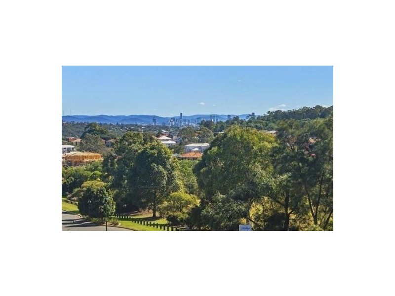 1 Skyline Crescent, Carindale QLD 4152