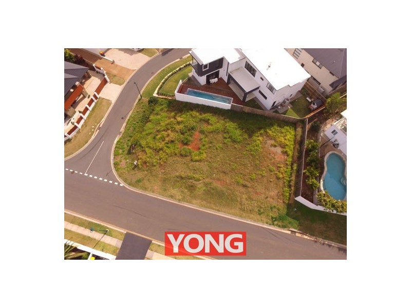 1 Skyline Crescent, Carindale QLD 4152