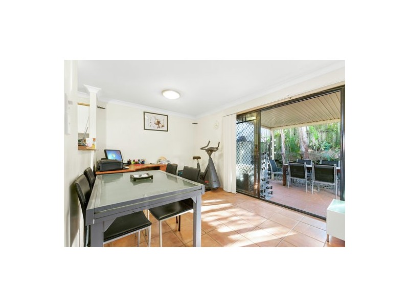 2/18 Delavan Street, Wishart QLD 4122
