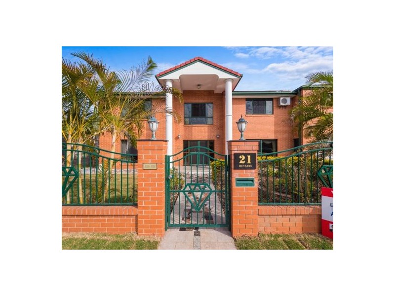 1 Cavallaro Street (21 Parnassus Street), Robertson QLD 4109