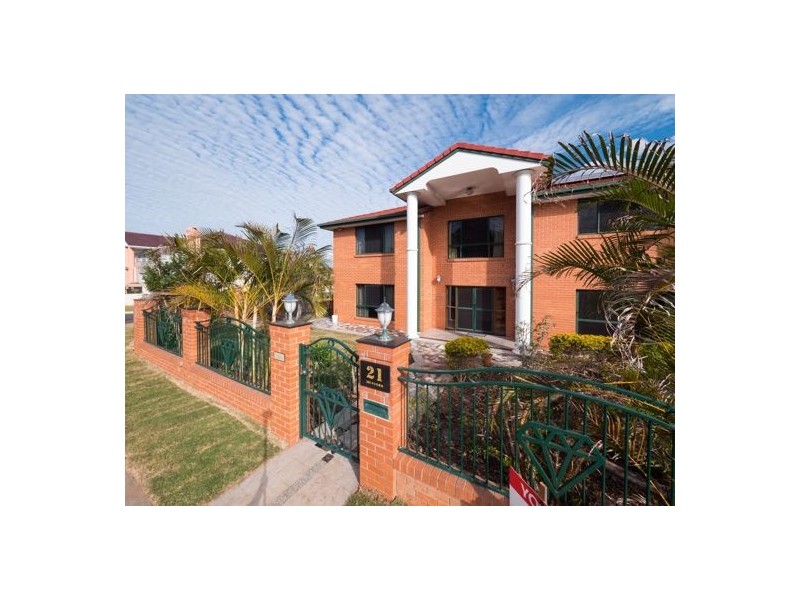 1 Cavallaro Street (21 Parnassus Street), Robertson QLD 4109