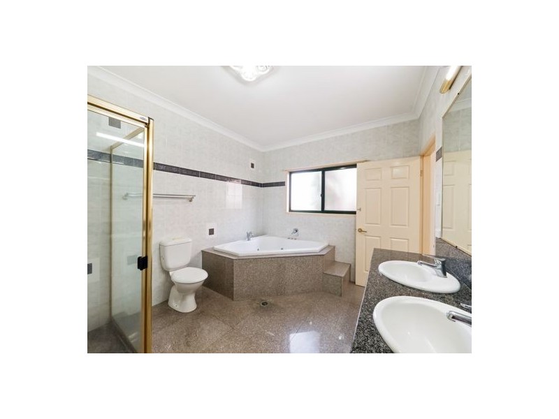 1 Cavallaro Street (21 Parnassus Street), Robertson QLD 4109