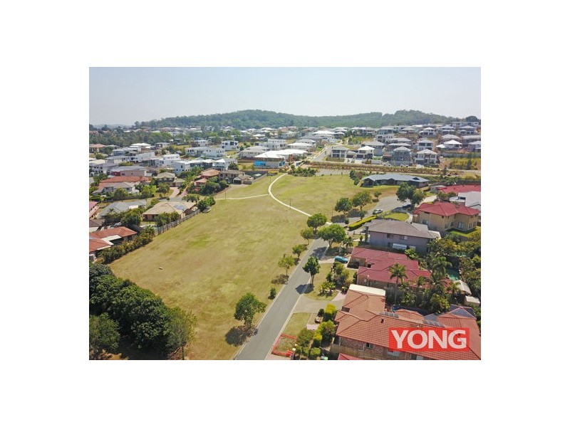 33 Kenilworth Place, Carindale QLD 4152