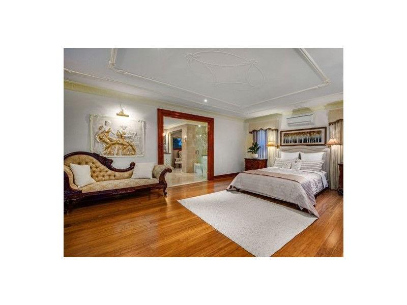 1 Wills Place (78 Delfin Drive), Macgregor QLD 4109