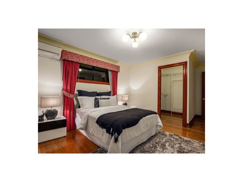 1 Wills Place (78 Delfin Drive), Macgregor QLD 4109