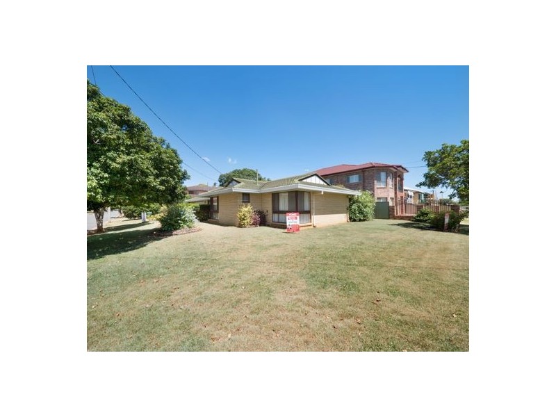 20 Epsom Street (19 Chadford Street), Macgregor QLD 4109