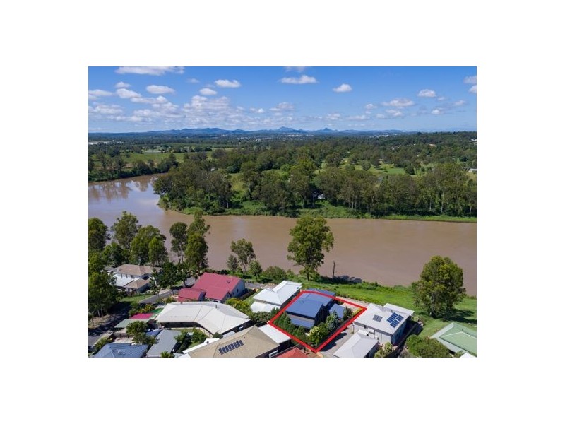 6 Riverpoint Boulevard, Riverhills QLD 4074