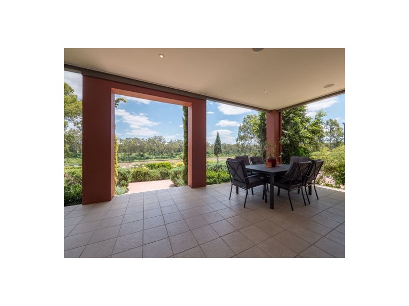 6 Riverpoint Boulevard, Riverhills QLD 4074