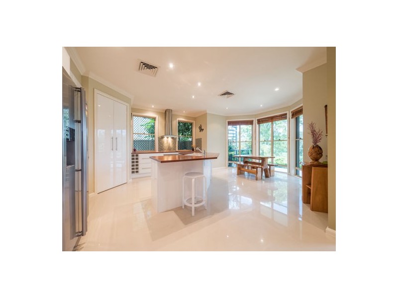 6 Riverpoint Boulevard, Riverhills QLD 4074