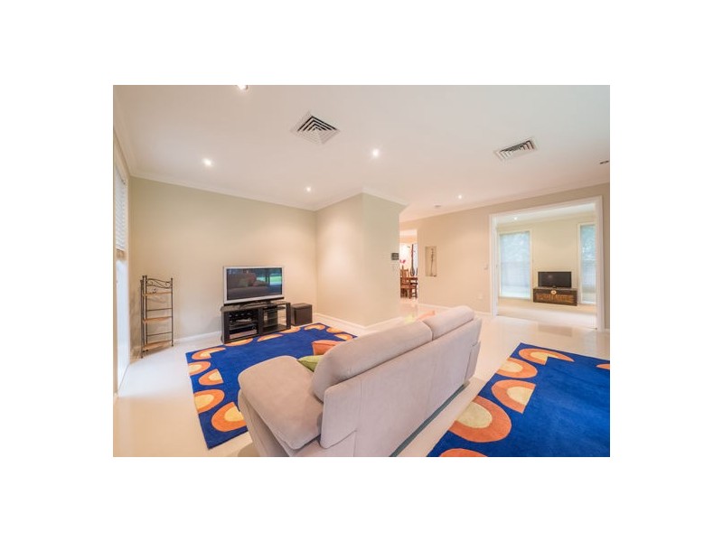 6 Riverpoint Boulevard, Riverhills QLD 4074