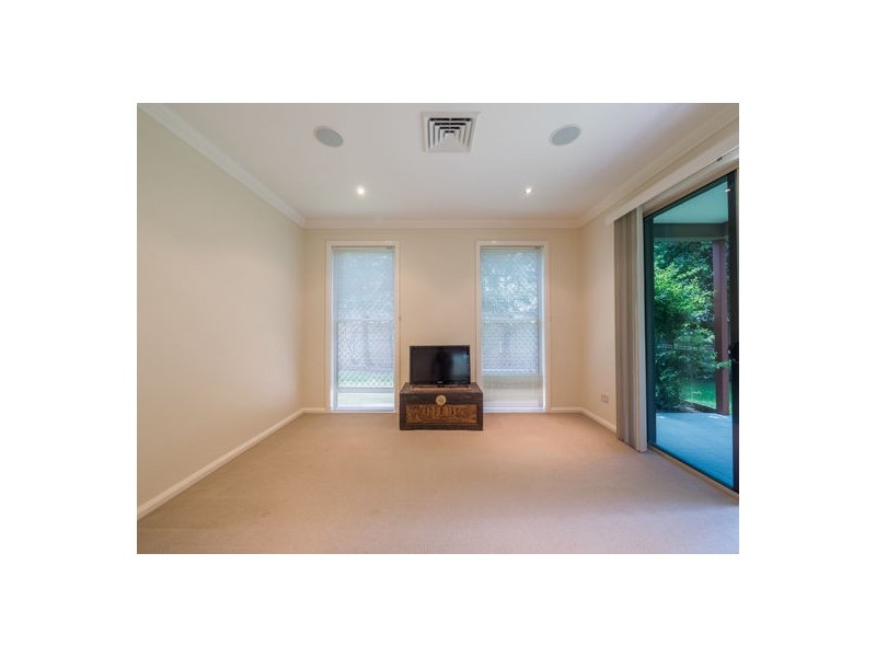 6 Riverpoint Boulevard, Riverhills QLD 4074