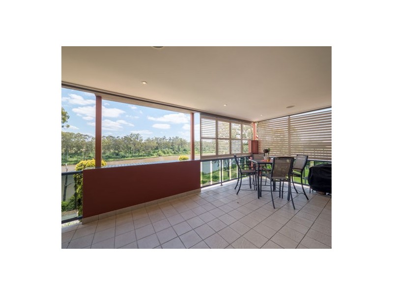 6 Riverpoint Boulevard, Riverhills QLD 4074