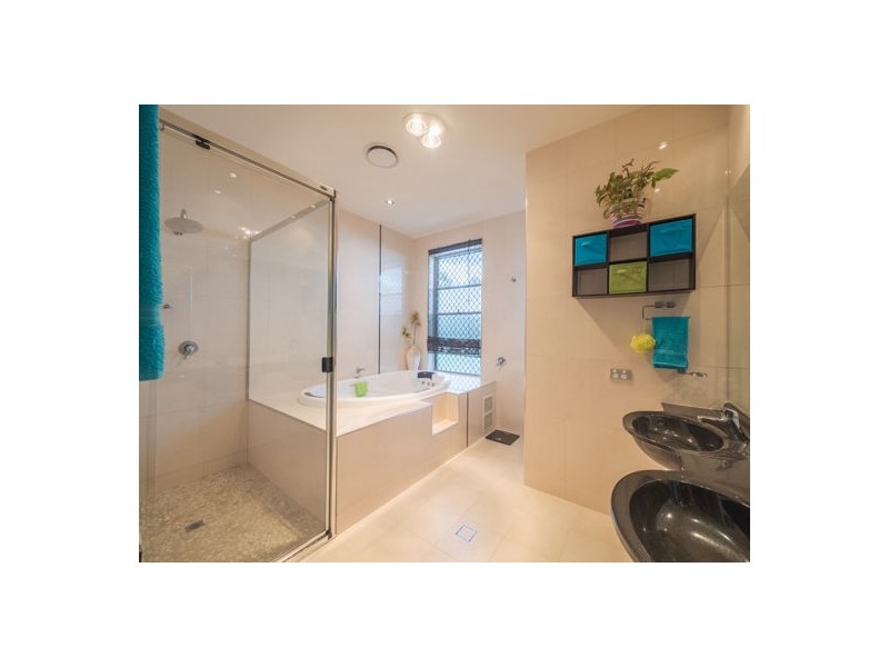 6 Riverpoint Boulevard, Riverhills QLD 4074