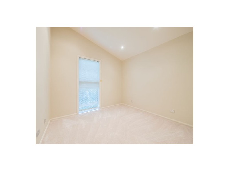 6 Riverpoint Boulevard, Riverhills QLD 4074