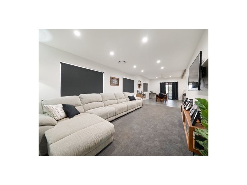 11 Garrawilla Street, Robertson QLD 4109