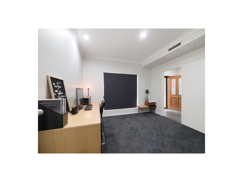 11 Garrawilla Street, Robertson QLD 4109