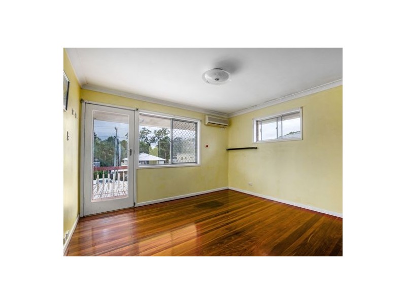 65 Granadilla Street, Macgregor QLD 4109