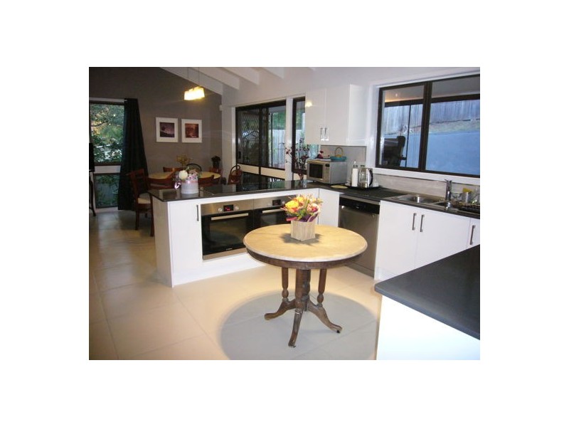 16 Struan Street, Chapel Hill QLD 4069