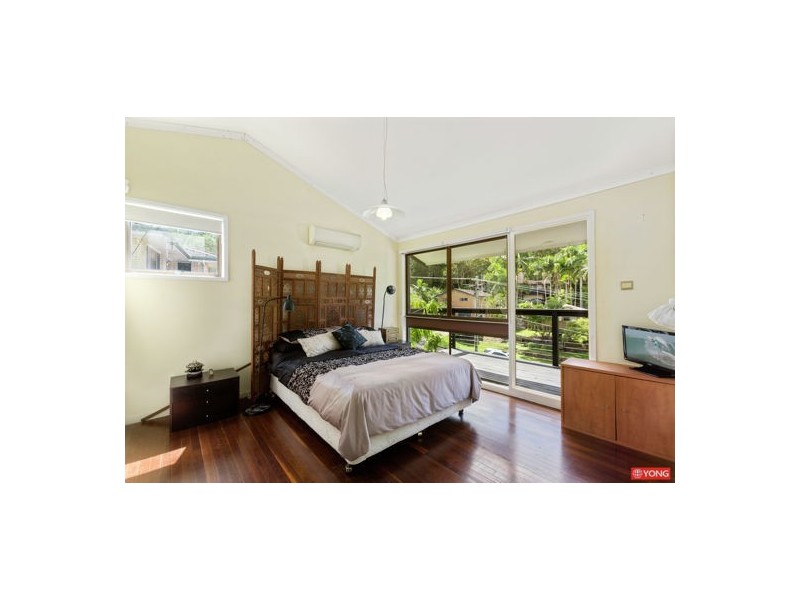 16 Struan Street, Chapel Hill QLD 4069