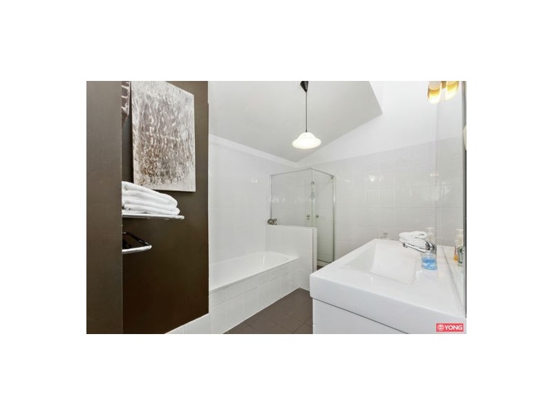 16 Struan Street, Chapel Hill QLD 4069