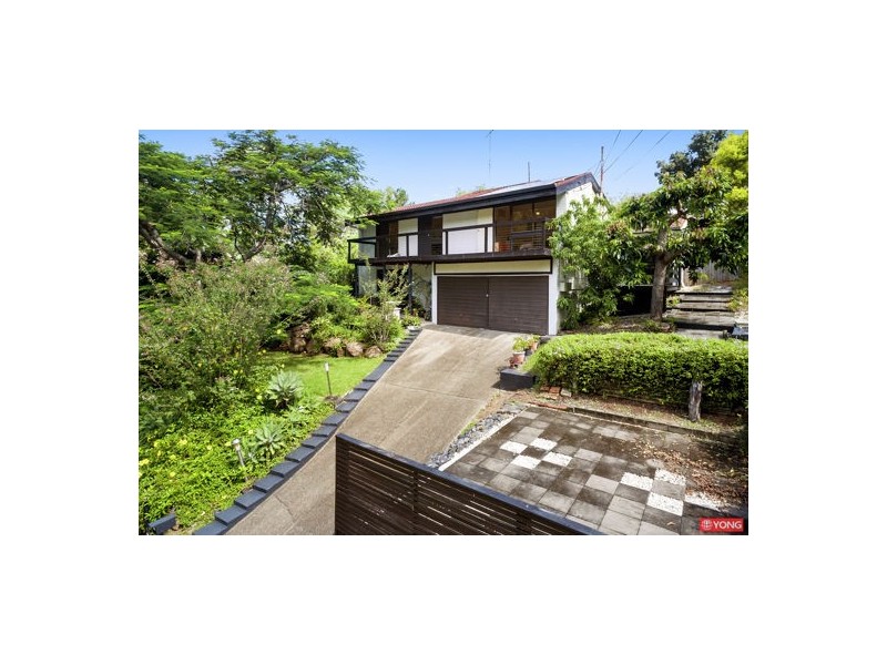 16 Struan Street, Chapel Hill QLD 4069