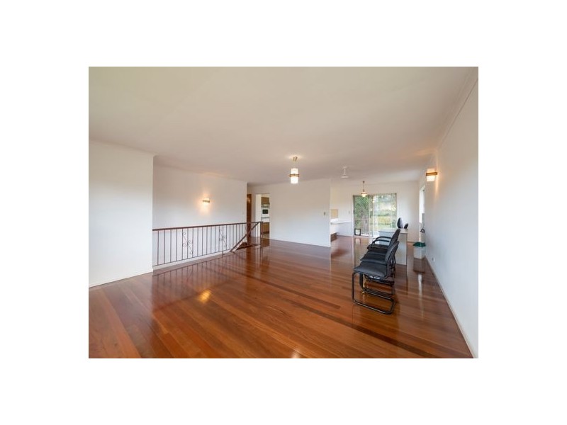 304 Broadwater Road, Mansfield QLD 4122