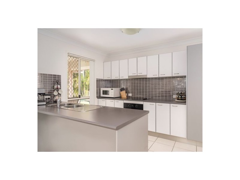 11 Delaforce Street, Regents Park QLD 4118