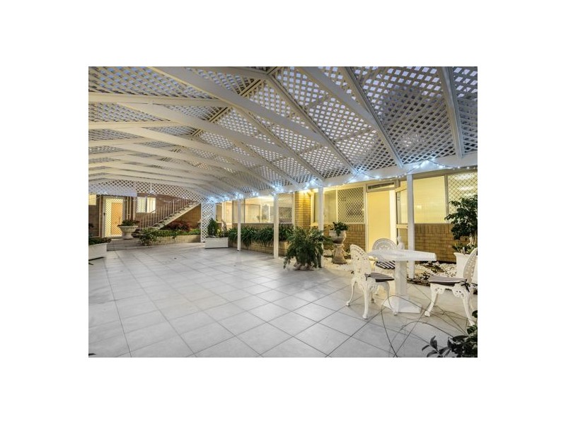 10 Angelina Street, Macgregor QLD 4109