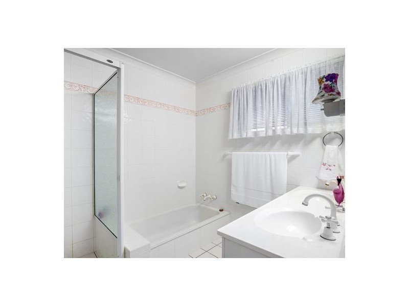 10 Angelina Street, Macgregor QLD 4109