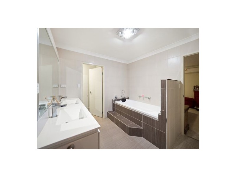 15 Sunningdale Avenue, Rochedale South QLD 4123
