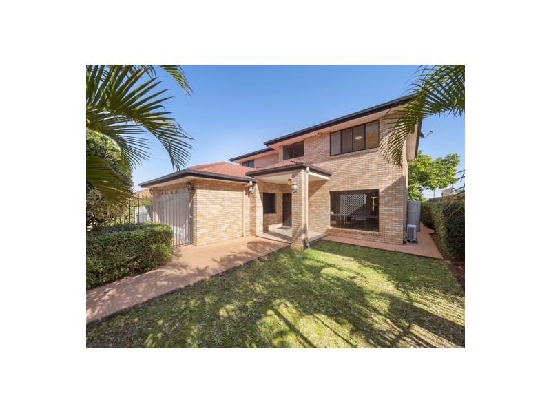 15 Parnassus Street (15 Magnolia Grove), Robertson QLD 4109