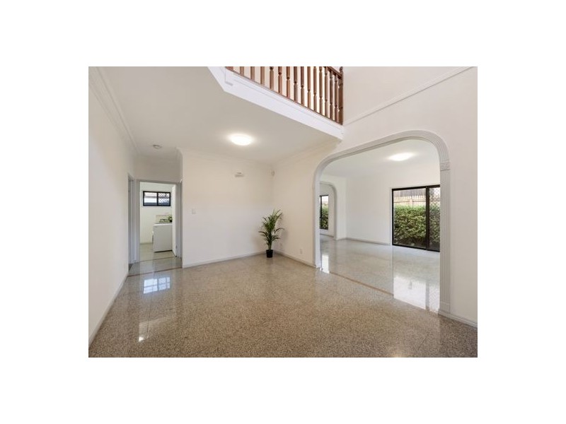 15 Parnassus Street (15 Magnolia Grove), Robertson QLD 4109