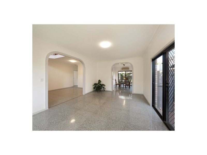 15 Parnassus Street (15 Magnolia Grove), Robertson QLD 4109