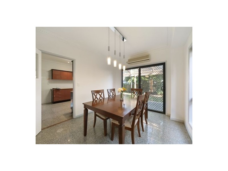 15 Parnassus Street (15 Magnolia Grove), Robertson QLD 4109