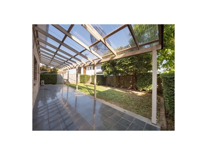 15 Parnassus Street (15 Magnolia Grove), Robertson QLD 4109