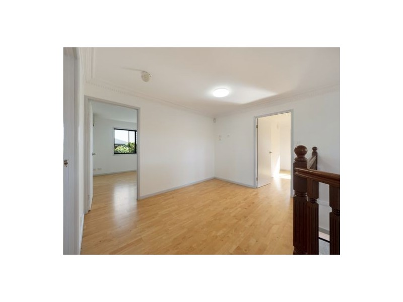 15 Parnassus Street (15 Magnolia Grove), Robertson QLD 4109