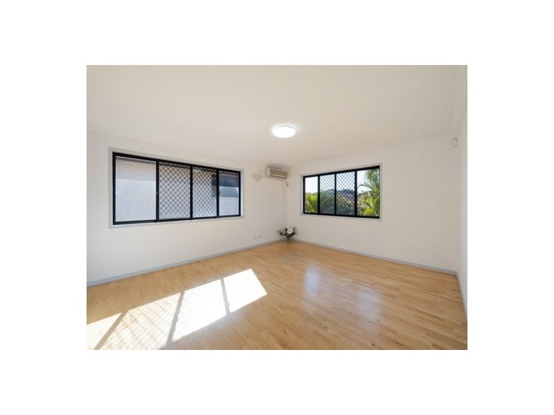 15 Parnassus Street (15 Magnolia Grove), Robertson QLD 4109