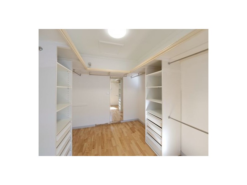 15 Parnassus Street (15 Magnolia Grove), Robertson QLD 4109