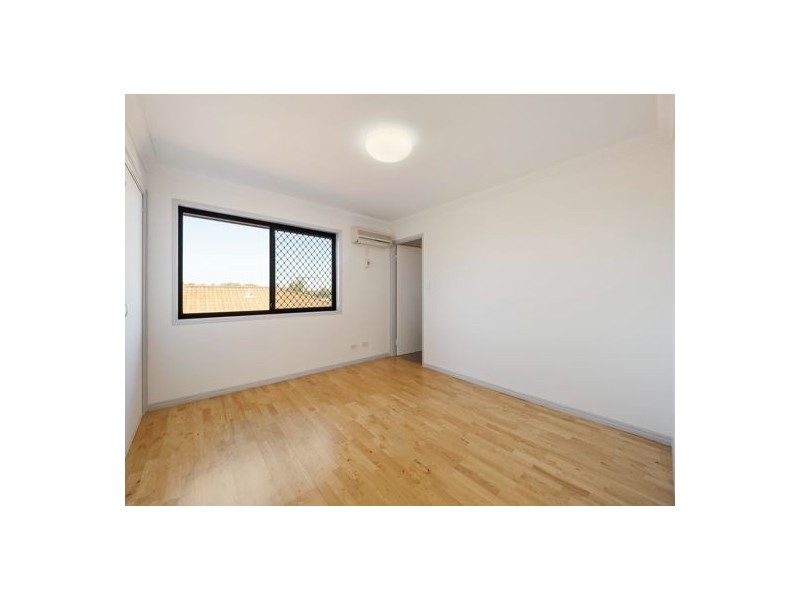 15 Parnassus Street (15 Magnolia Grove), Robertson QLD 4109