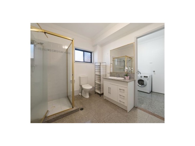 15 Parnassus Street (15 Magnolia Grove), Robertson QLD 4109