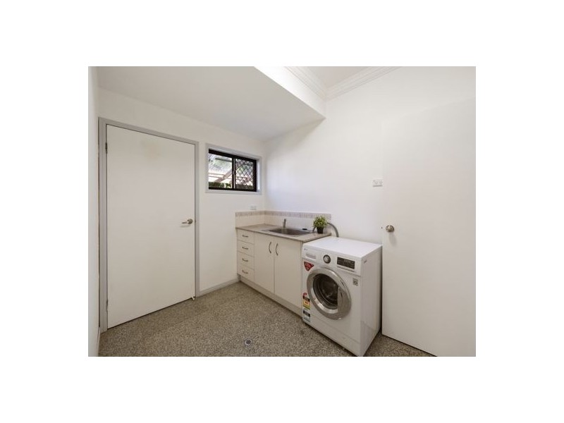 15 Parnassus Street (15 Magnolia Grove), Robertson QLD 4109