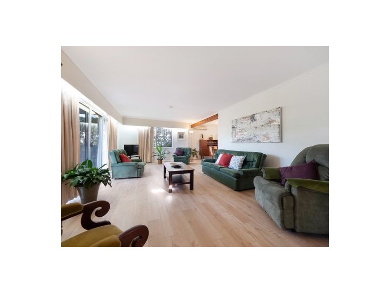 8 Angelina Street, Macgregor QLD 4109