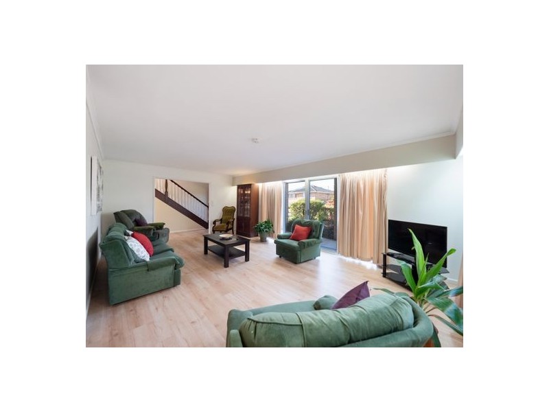 8 Angelina Street, Macgregor QLD 4109