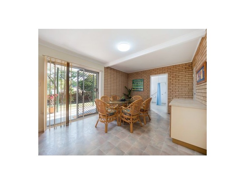 8 Angelina Street, Macgregor QLD 4109