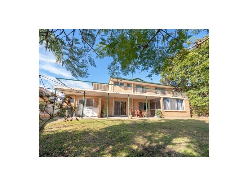 8 Angelina Street, Macgregor QLD 4109