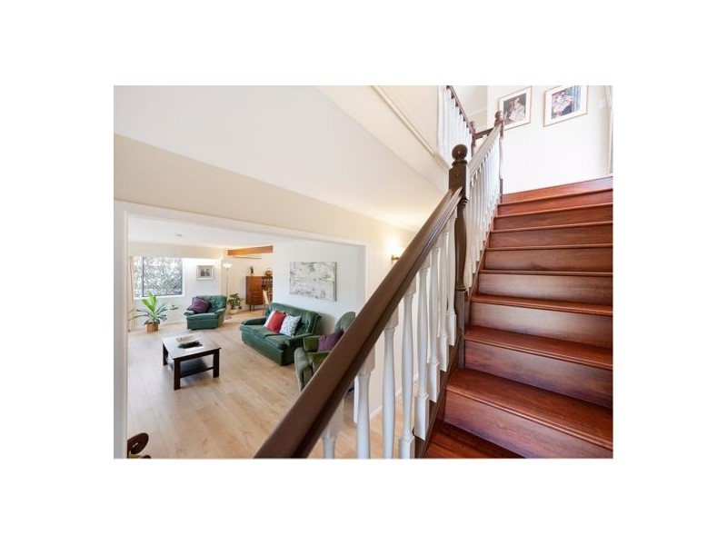 8 Angelina Street, Macgregor QLD 4109