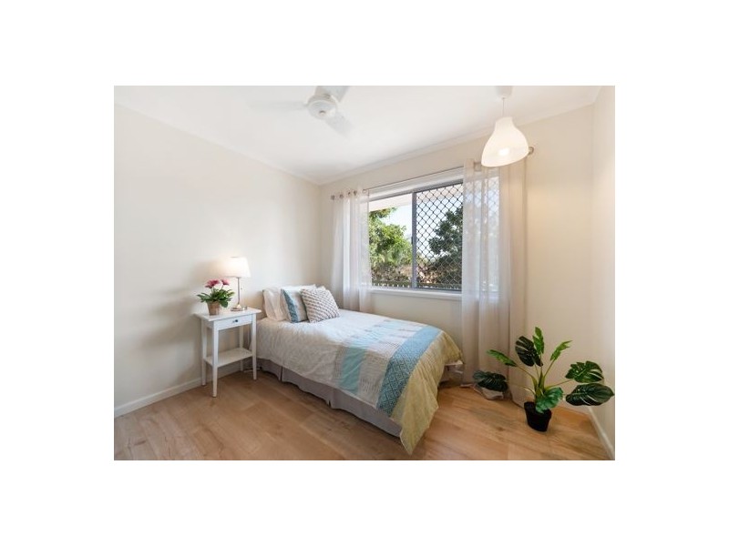 8 Angelina Street, Macgregor QLD 4109