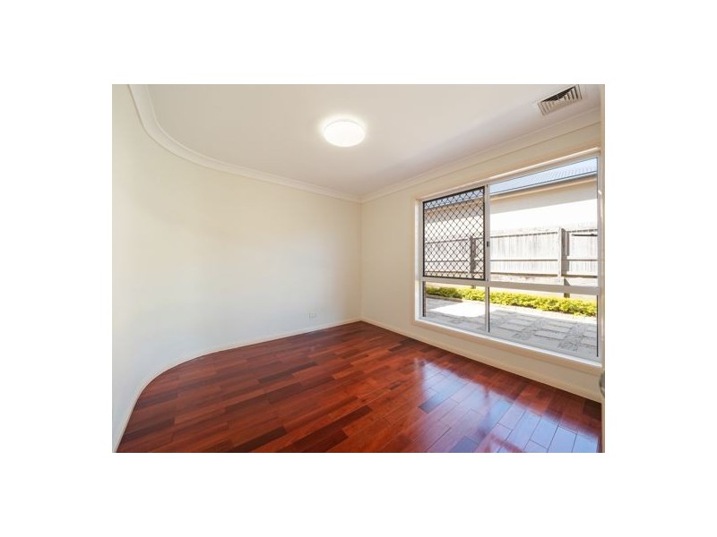 5 Goold Close, Robertson QLD 4109