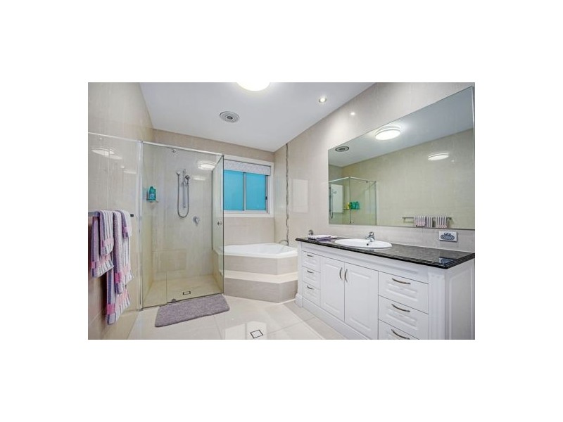 17 Cavallaro Street, Robertson QLD 4109